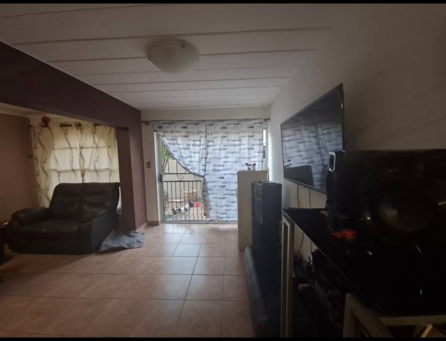 2 BEDROOM DUPLEX FOR SALE IN VAN RIEBEECK PARK